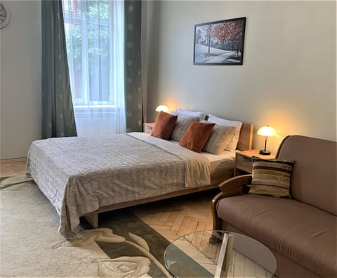 Bed, Seating area, Bedroom