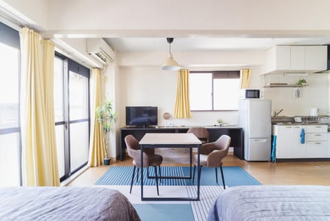 Kitchen or kitchenette, Seating area, Dining area