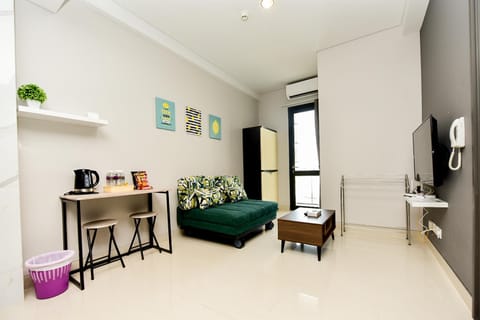 TV and multimedia, Kitchen or kitchenette, Living room, Photo of the whole room, Seating area, air conditioner