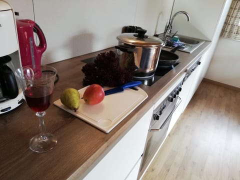 Coffee/tea facilities, Kitchen or kitchenette