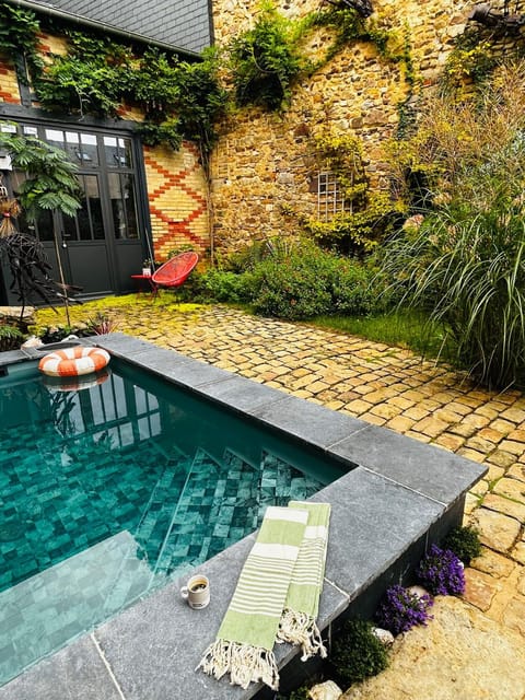 L'Atelier Planqué Bed and Breakfast in Le Mans