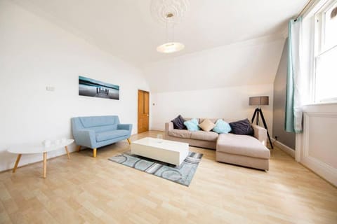 Clifton Spacious 3 Bed Apt & Parking - Simplycheckin Apartment in Bristol