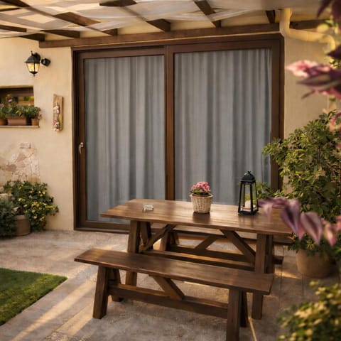 Property building, Patio, Inner courtyard view