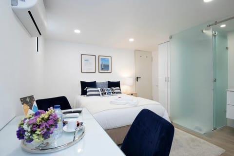 Bed, Photo of the whole room, wardrobe