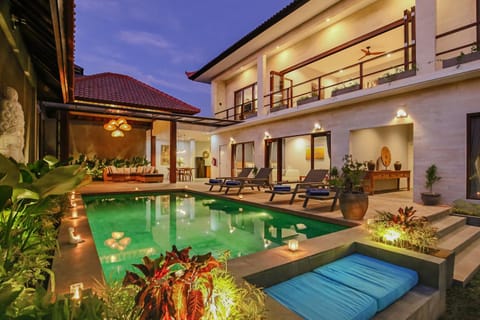 Swimming pool, Swimming pool