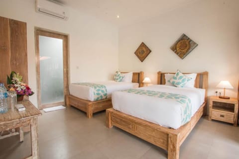 Peaceful Haven 6BR Private Pool Villa in Canggu House in North Kuta