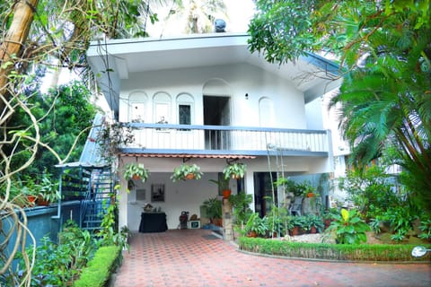 Property building, Facade/entrance, Garden