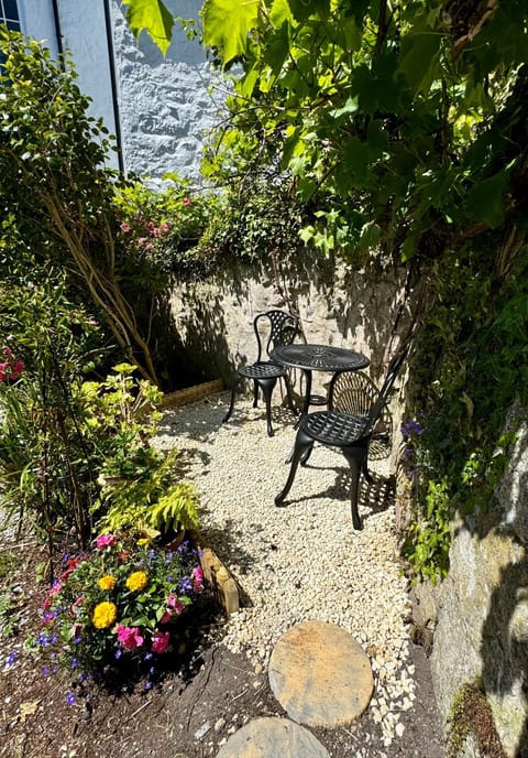 Honeysuckle Cottage by The Sea House in Mousehole