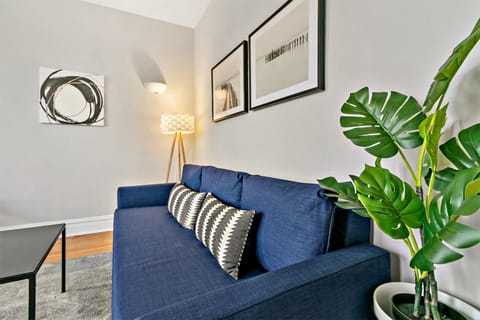 Cool 2BR Apartment close to Fun City - Grace 2 Apartment in Wrigleyville