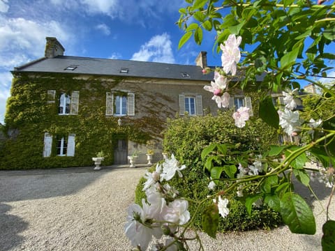 Roulage Ferme 18ème Normandie Plage Bed and Breakfast in Normandy