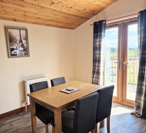 Cleish 7 With Private Hot Tub - Fife - Loch Leven - Lomond Hills - Pet Friendly Chalet in Scotland