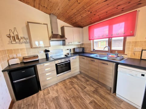 Cleish 7 With Private Hot Tub - Fife - Loch Leven - Lomond Hills - Pet Friendly Chalet in Scotland