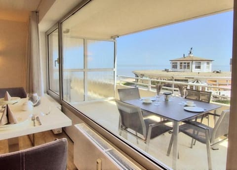 View (from property/room), Balcony/Terrace, Living room, Sea view