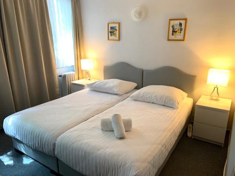 Bed, Photo of the whole room, Decorative detail, Bedroom, Inner courtyard view