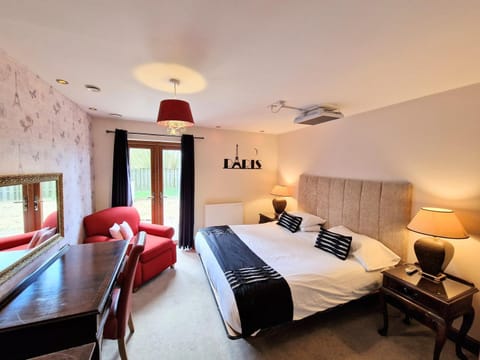 Lbtie Lodge with Two Private Hot Tubs - Fife - Loch Leven - Lomond Hills Chalet in Scotland