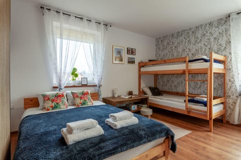 Bed, Bedroom, bunk bed, towels