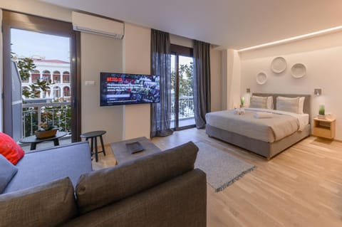 Bed, TV and multimedia, Photo of the whole room, Landmark view