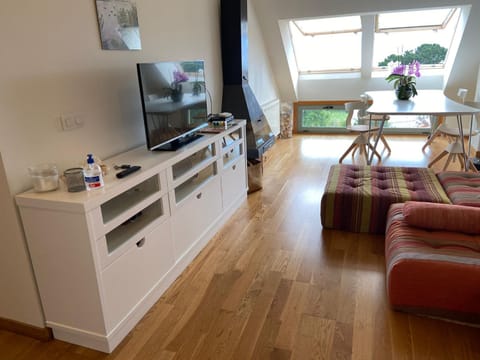 TV and multimedia, Dining area