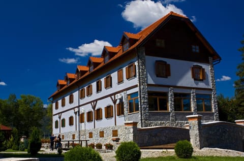 Facade/entrance