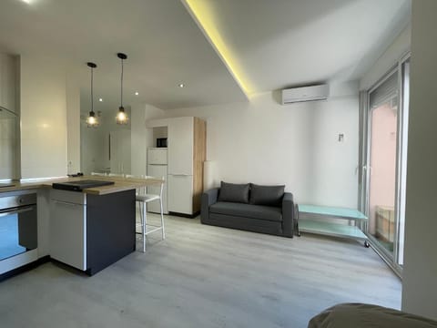 Kitchen or kitchenette, Seating area