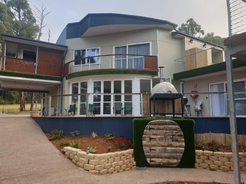 Property building, Balcony/Terrace, Balcony/Terrace