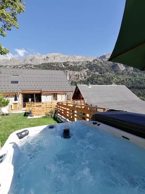 Property building, Garden, Spa and wellness centre/facilities