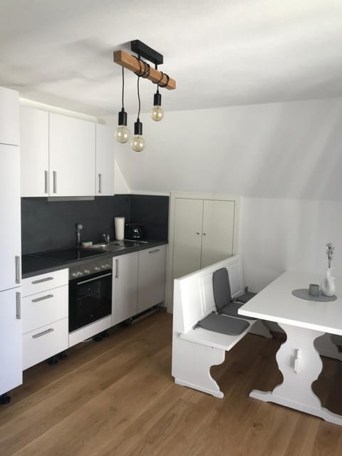 Kitchen or kitchenette, Dining area, stove