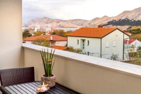 Balcony/Terrace, City view, Mountain view, Sea view, Street view