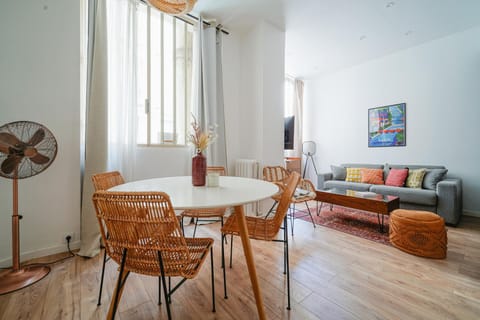 Living room, Seating area, Dining area