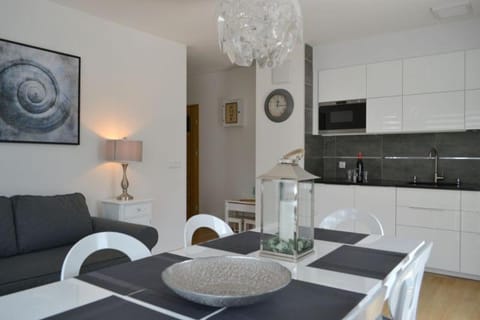 Kitchen or kitchenette, Living room, Seating area, Dining area, pet friendly, stove