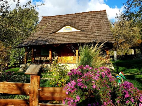 Property building, Day, Garden, Garden view