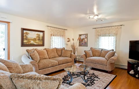 TV and multimedia, Living room, Seating area