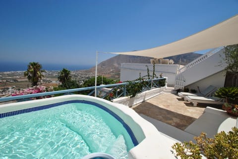 Day, Natural landscape, Mountain view, Pool view, Sea view, Swimming pool, sunbed