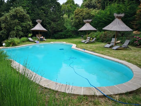 MAS PROVENCAL A FLANC DE COLLINE Villa in Provence-Alpes-Côte d'Azur