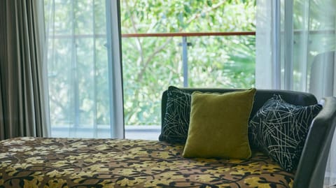 View (from property/room), Balcony/Terrace, Living room, Seating area