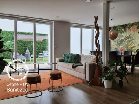 Garden, Living room, Dining area