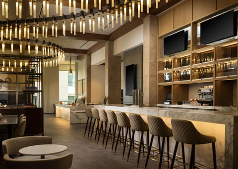 Restaurant/places to eat, Lounge or bar