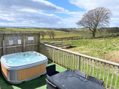Natural landscape, Hot Tub, Seating area