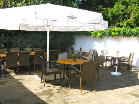 Restaurant/places to eat, Balcony/Terrace