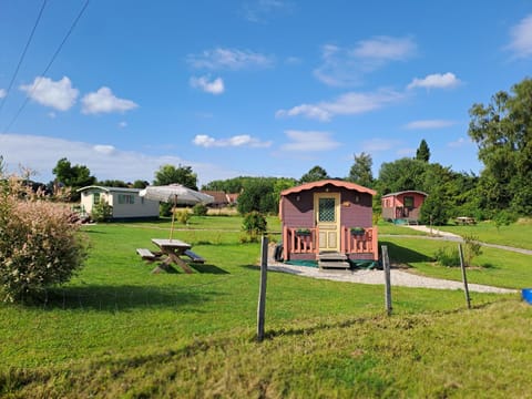 Monts de flandre insolite Campground/
RV Resort in Flanders