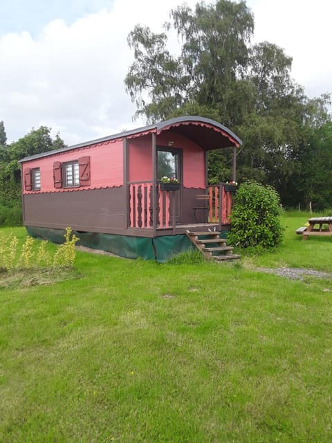 Monts de flandre insolite Campground/
RV Resort in Flanders