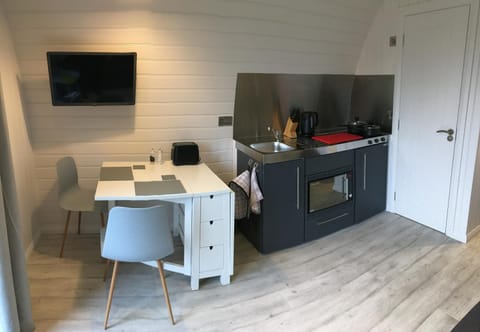 TV and multimedia, Kitchen or kitchenette, Dining area