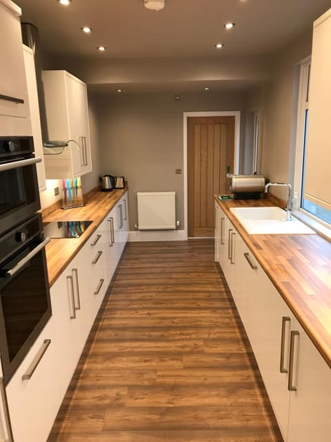 Kitchen or kitchenette, dishwasher, minibar, pet friendly, stove, toaster, washing machine, dryer