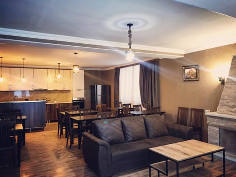 Kitchen or kitchenette, Living room, Seating area, Dining area