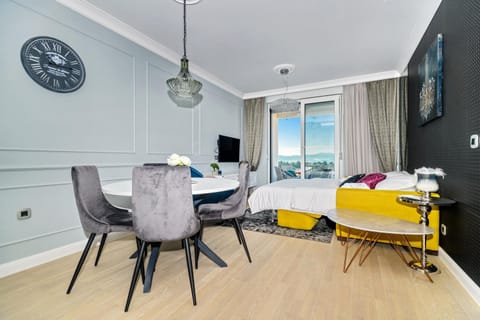DiVine Luxury Apartment Purple Apartment in Zadar