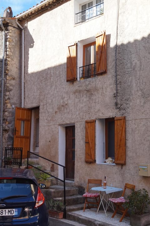 Property building, Location