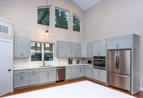 Aerial Ascent Yosemite House in Yosemite Park Way