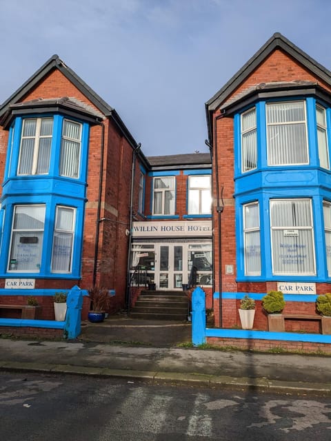 Property building, Facade/entrance, Day