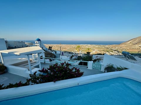 Property building, Sea view, Swimming pool