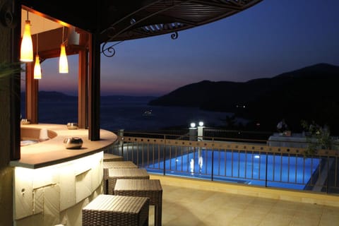 Night, Pool view